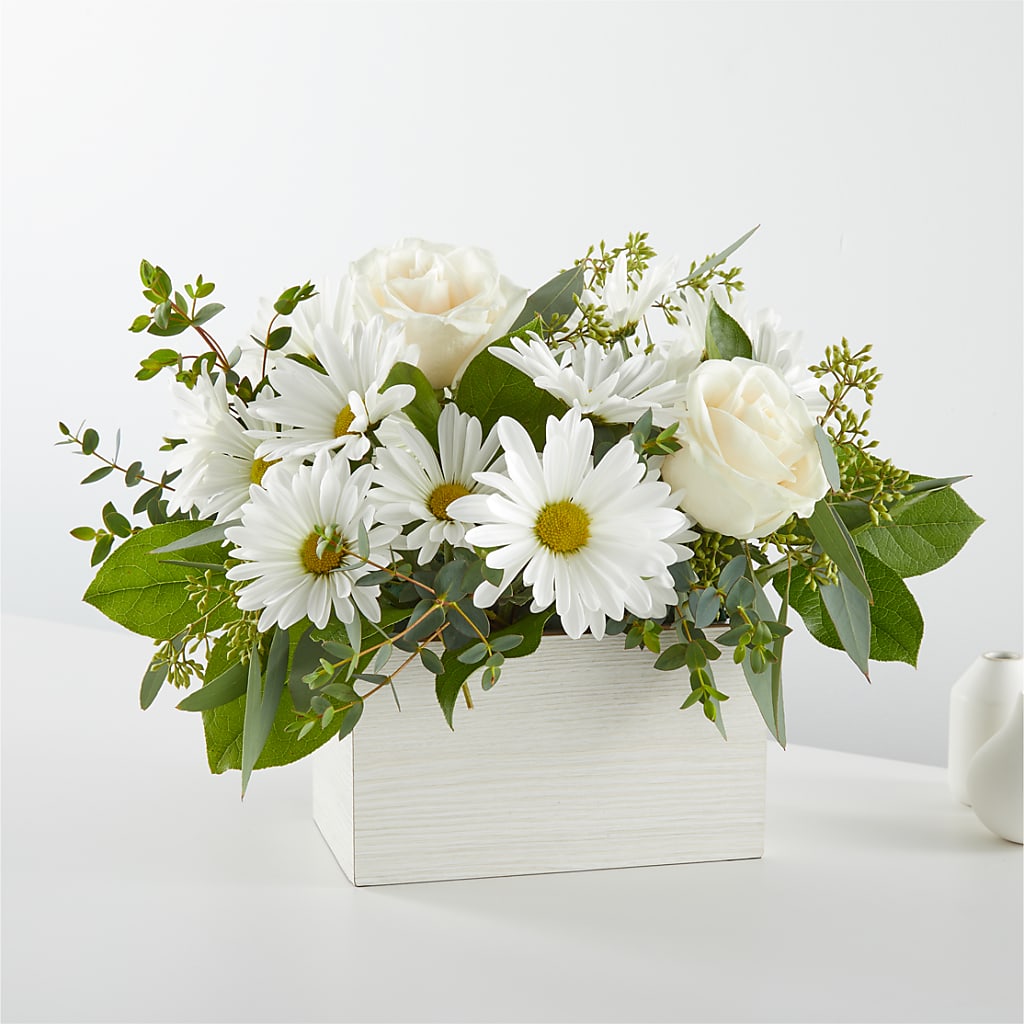 Fresh Linen Box Bouquet – MC MAHON'S HOUSE OF FLOWERS INC, Kingston ON