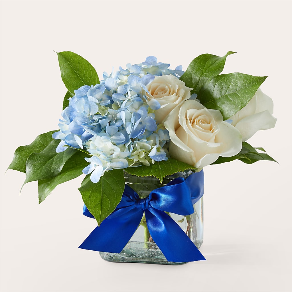 Sky Blue Delight Bouquet – MC MAHON'S HOUSE OF FLOWERS INC, Kingston ON