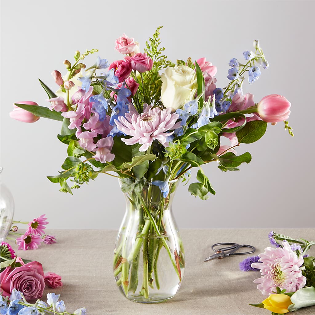 Pastel Tradition - A Florist Original – MC MAHON'S HOUSE OF FLOWERS INC, Kingston ON