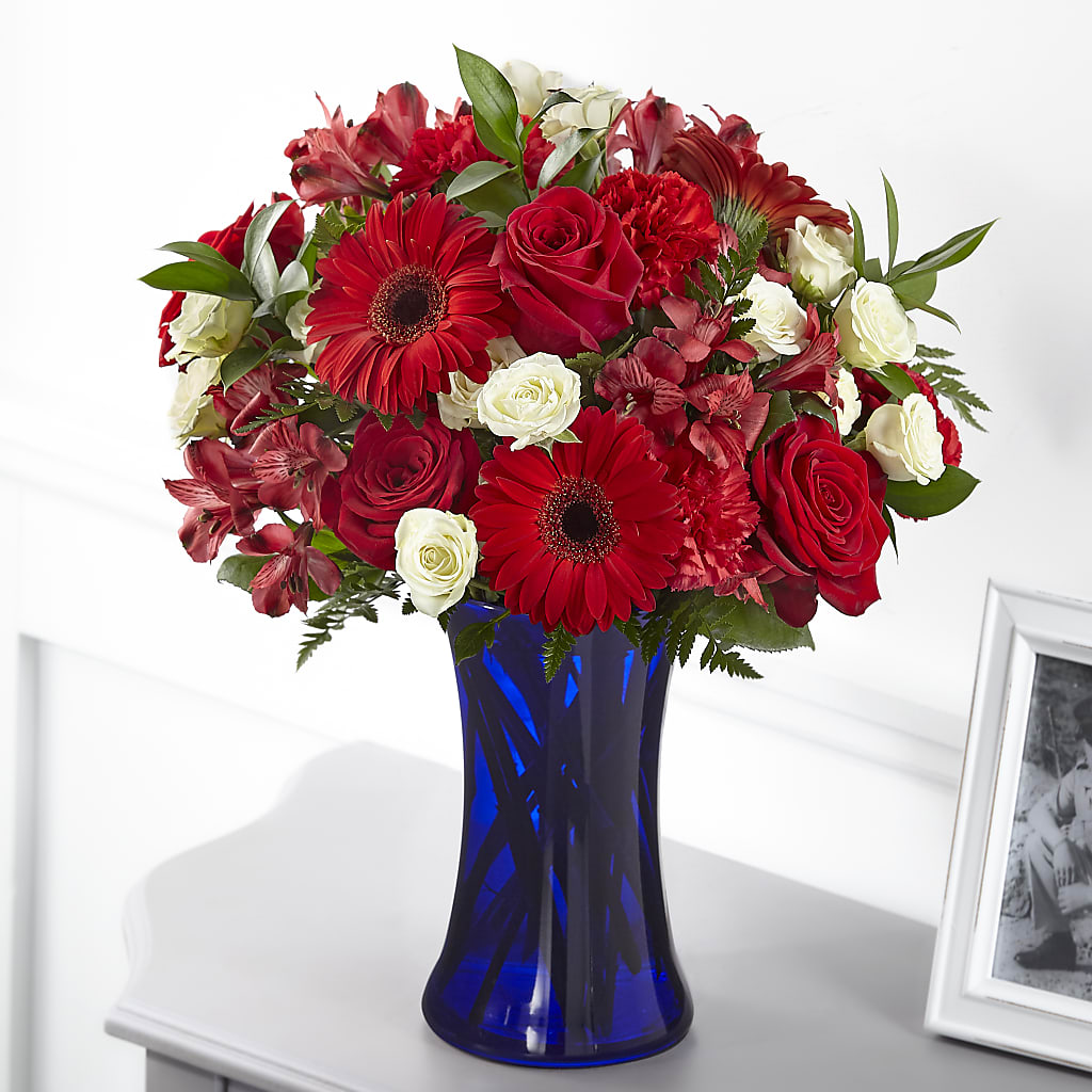 Hearts Embrace Bouquet – MC MAHON'S HOUSE OF FLOWERS INC, Kingston ON