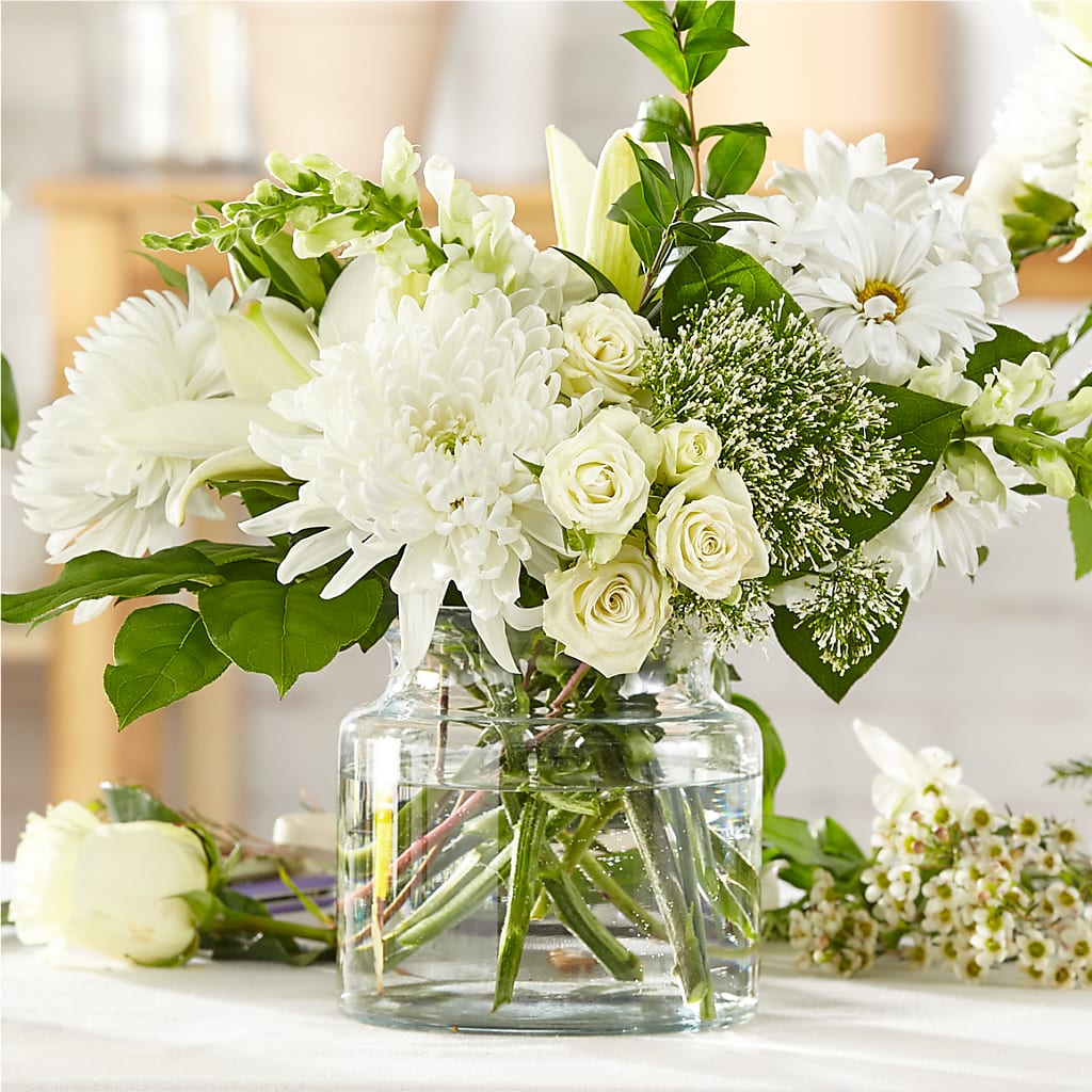 Classic Ivory – A Florist Original – MC MAHON'S HOUSE OF FLOWERS INC, Kingston ON