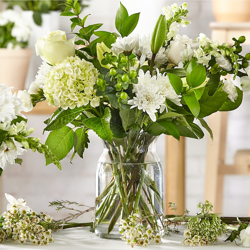 Classic Ivory – A Florist Original – MC MAHON'S HOUSE OF FLOWERS INC, Kingston ON