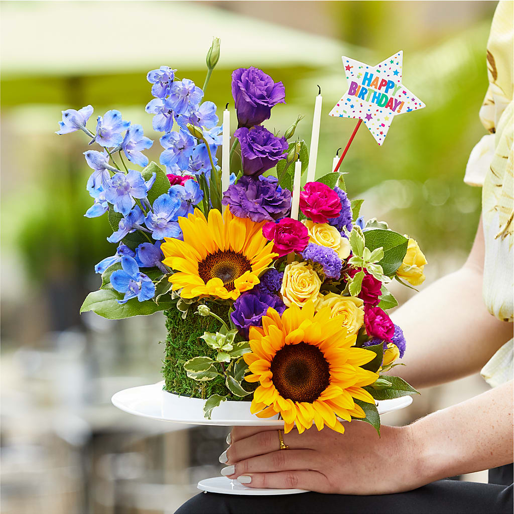 Star of the Day Floral Cake – MC MAHON'S HOUSE OF FLOWERS INC, Kingston ON