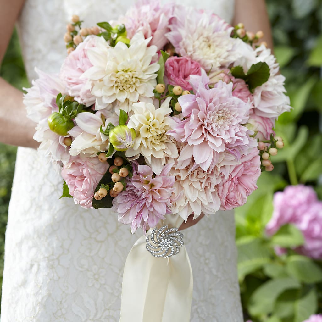 Heart's Promise Bouquet – MC MAHON'S HOUSE OF FLOWERS INC, Kingston ON