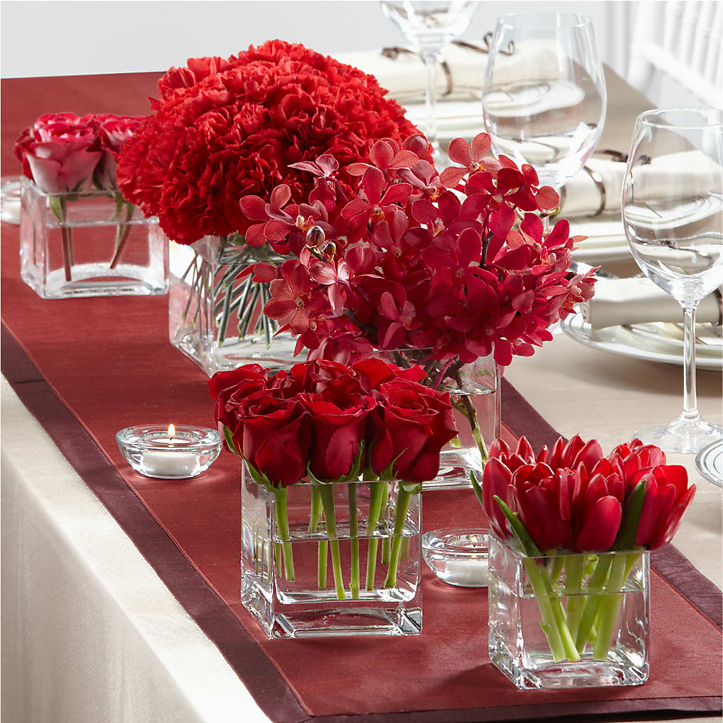 Modern Grace Centerpiece – MC MAHON'S HOUSE OF FLOWERS INC, Kingston ON
