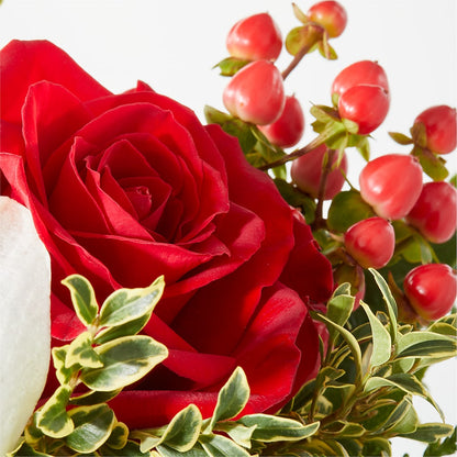 Snowy Wonderland Bouquet – MC MAHON'S HOUSE OF FLOWERS INC, Kingston ON