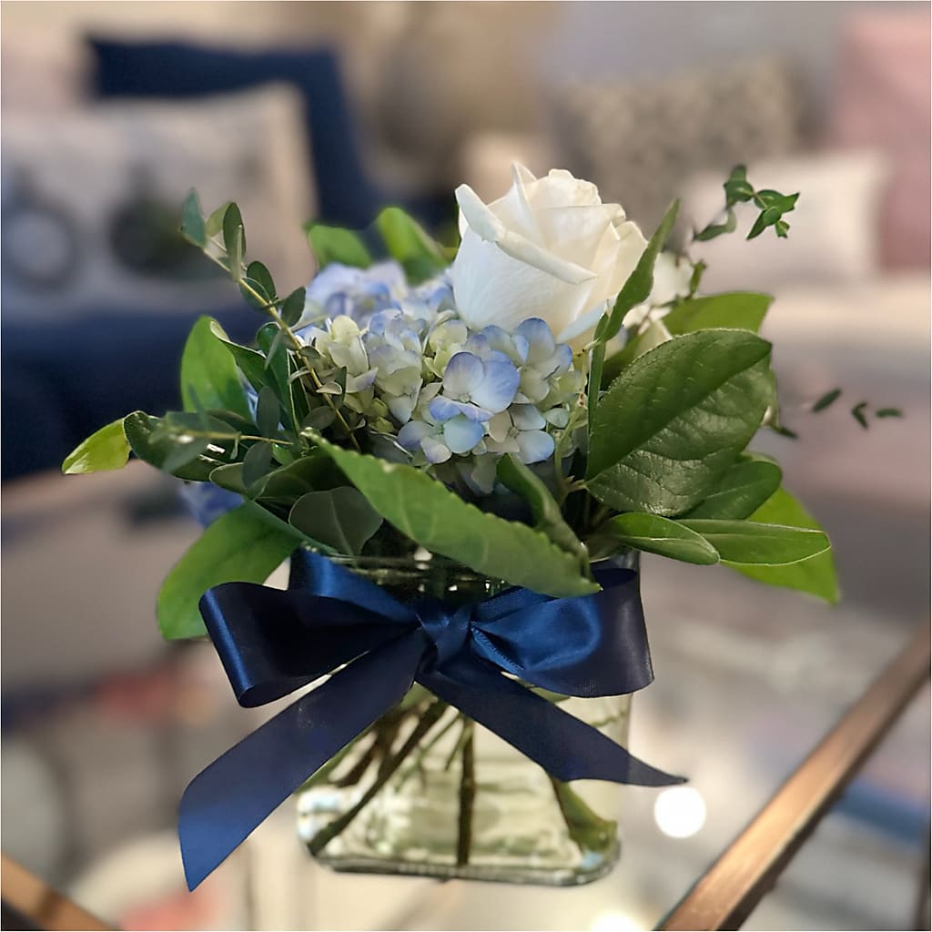 Sky Blue Delight Bouquet – MC MAHON'S HOUSE OF FLOWERS INC, Kingston ON