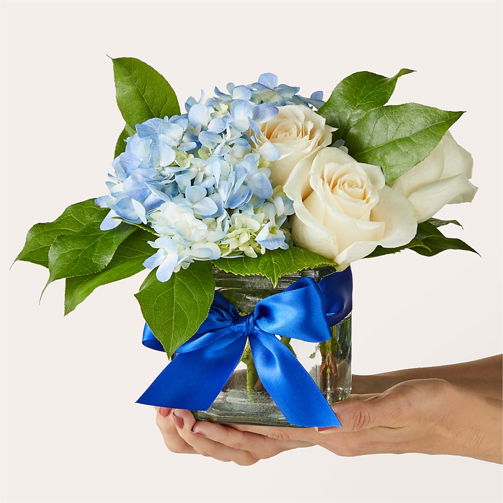 Sky Blue Delight Bouquet – MC MAHON'S HOUSE OF FLOWERS INC, Kingston ON
