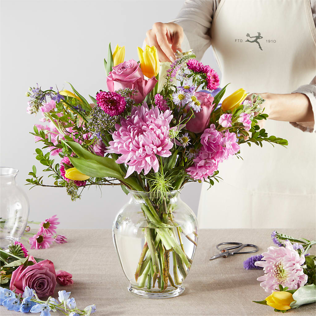 Pastel Tradition - A Florist Original – MC MAHON'S HOUSE OF FLOWERS INC, Kingston ON