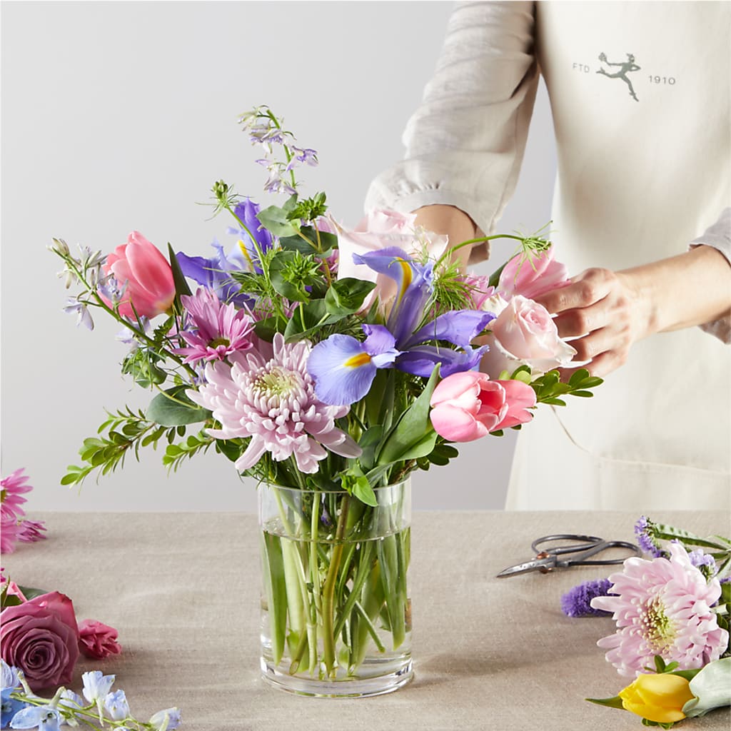 Pastel Tradition - A Florist Original – MC MAHON'S HOUSE OF FLOWERS INC, Kingston ON