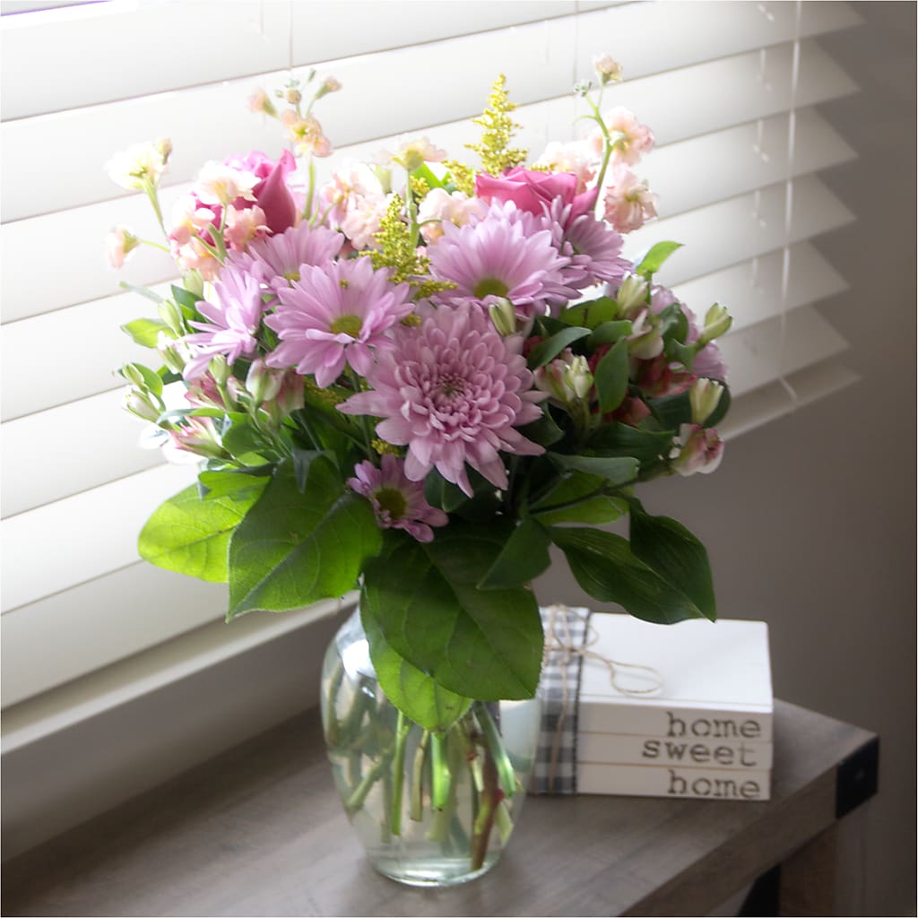 Pastel Tradition - A Florist Original – MC MAHON'S HOUSE OF FLOWERS INC, Kingston ON