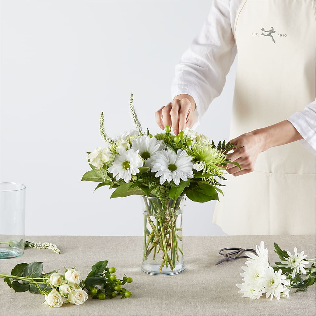 Irish Garden - A Florist Original – MC MAHON'S HOUSE OF FLOWERS INC, Kingston ON