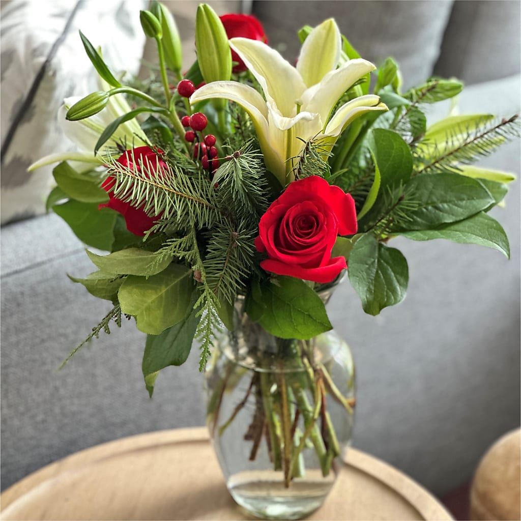 Sparkling Snowflakes Bouquet – MC MAHON'S HOUSE OF FLOWERS INC, Kingston ON