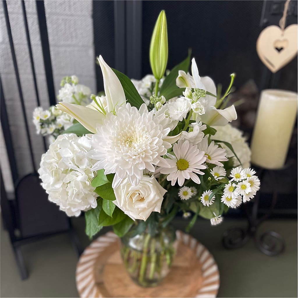 Classic Ivory – A Florist Original – MC MAHON'S HOUSE OF FLOWERS INC, Kingston ON