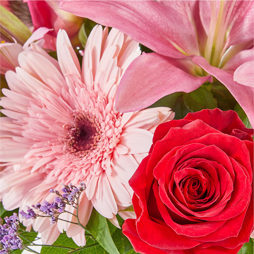 Lots of Love Bouquet – MC MAHON'S HOUSE OF FLOWERS INC, Kingston ON