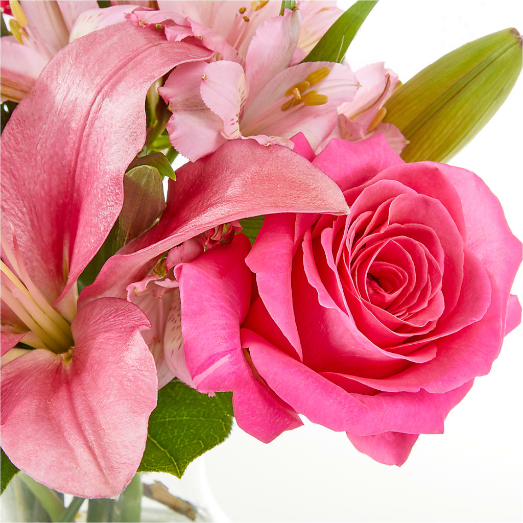 Lots of Love Bouquet – MC MAHON'S HOUSE OF FLOWERS INC, Kingston ON